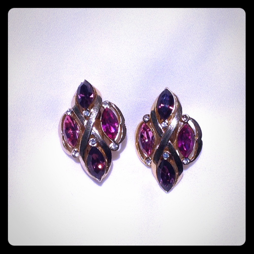 Vintage gold tone pink/purple earrings